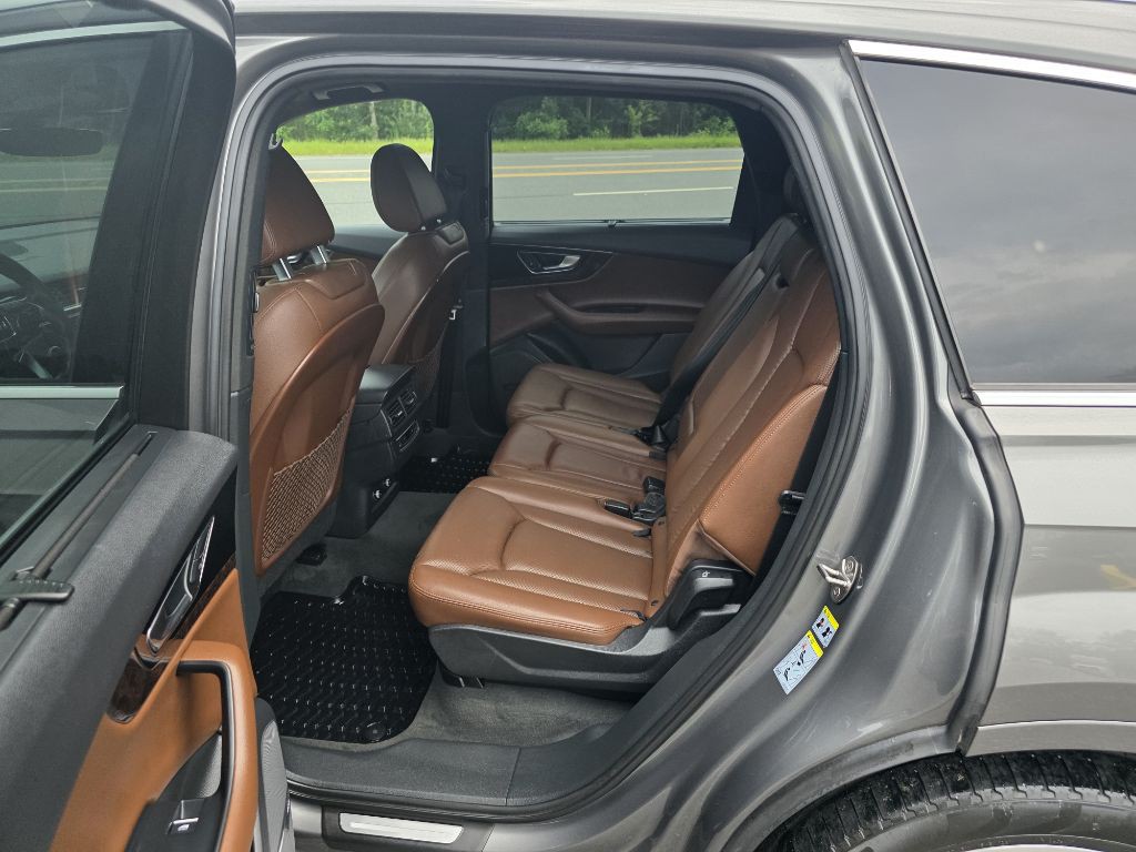 2018 Audi Q7 Image 11