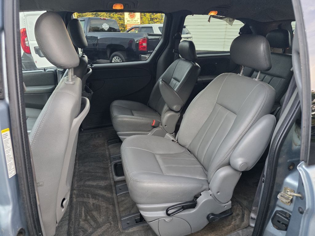 2004 Dodge Grand Caravan Image 9