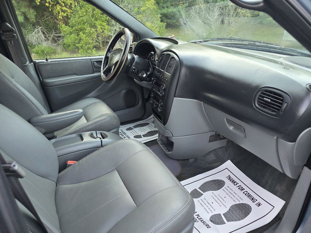 2004 Dodge Grand Caravan Image 11