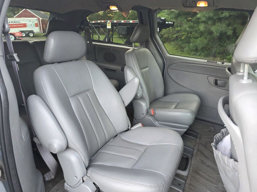2004 Dodge Grand Caravan Image 12