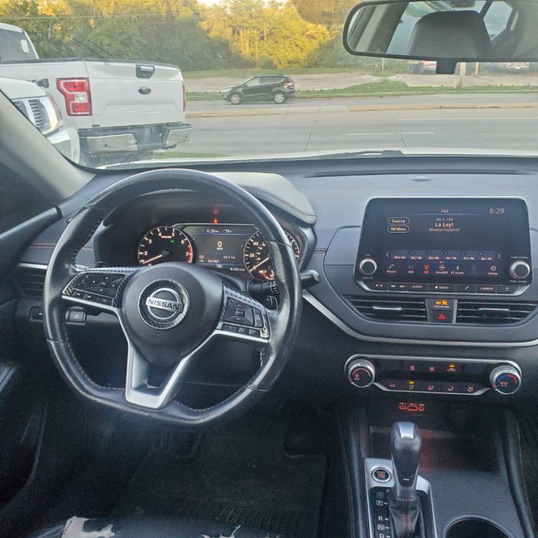 2019 Nissan Altima Image 10