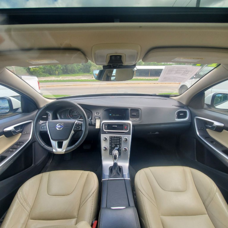 2017 Volvo S60 Image 9