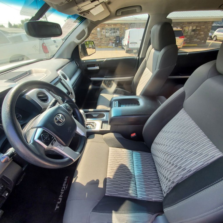 2017 Toyota Tundra Image 8