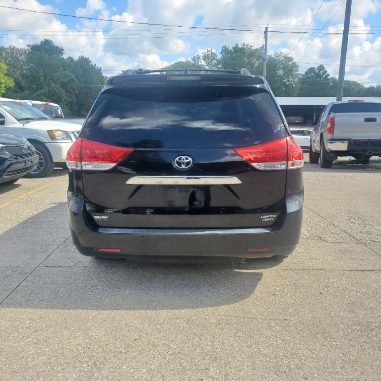 2011 Toyota Sienna Image 5