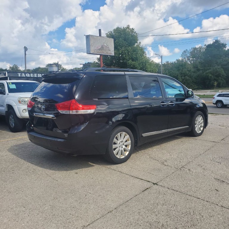 2011 Toyota Sienna Image 6