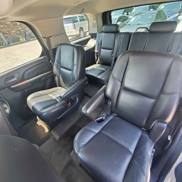 2007 Cadillac Escalade Image 8
