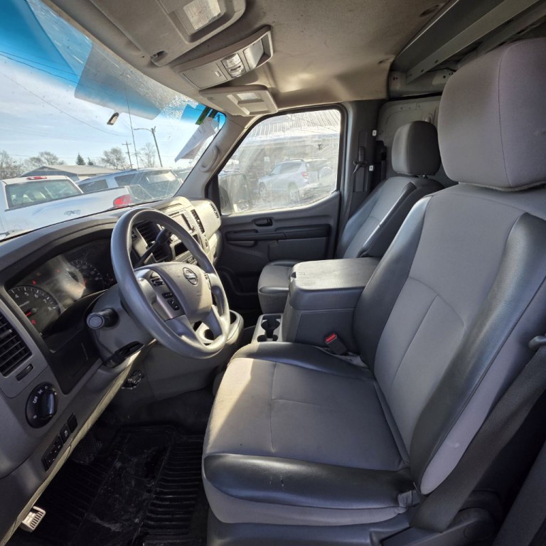 2018 Nissan NV Image 9