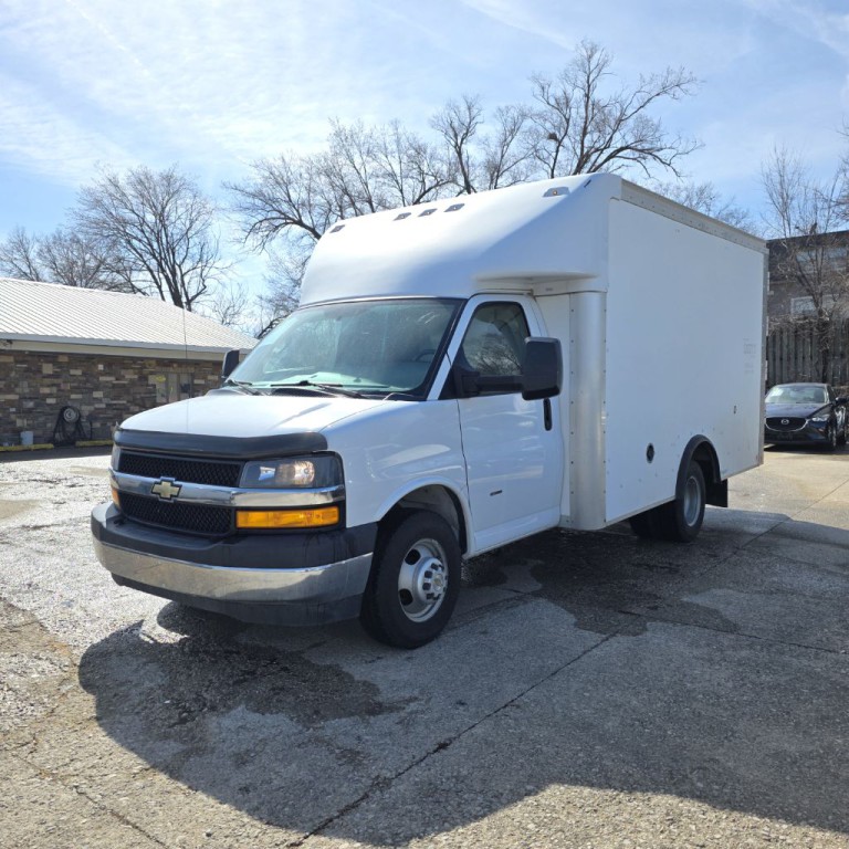 2021 Chevrolet Express Image 3