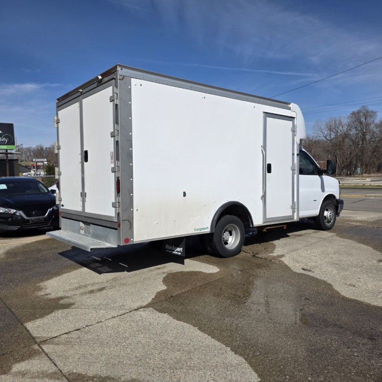 2021 Chevrolet Express Image 6