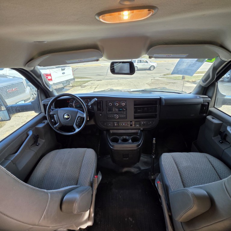 2021 Chevrolet Express Image 11
