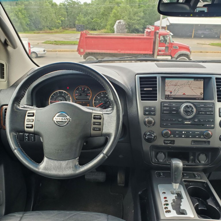2010 Nissan Armada Image 11