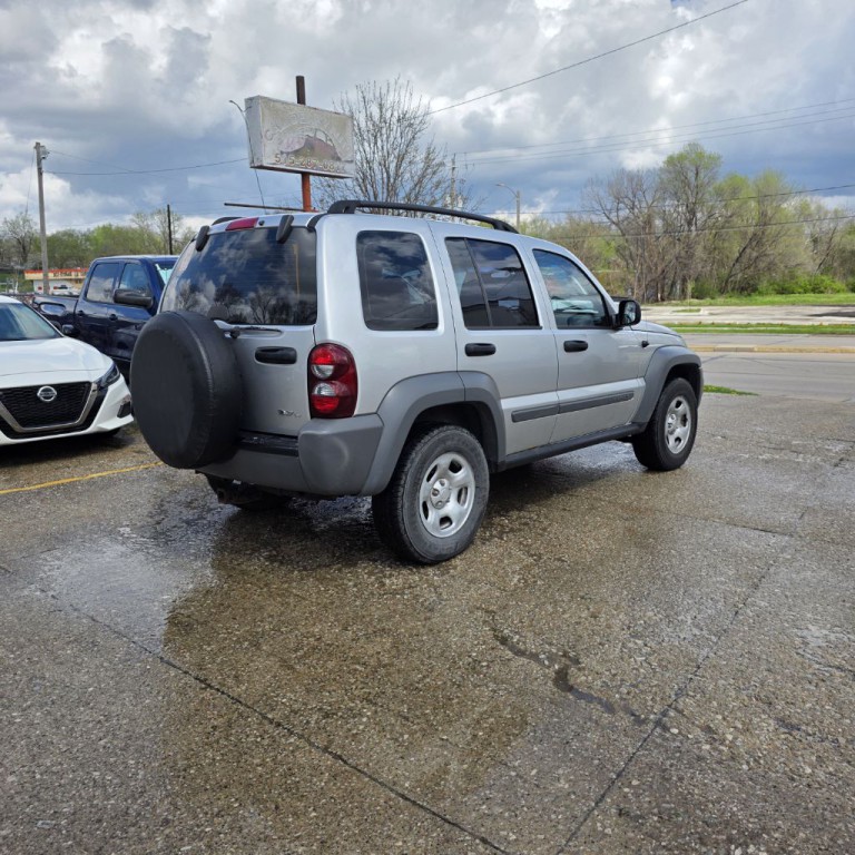 2006 Jeep Liberty Image 9