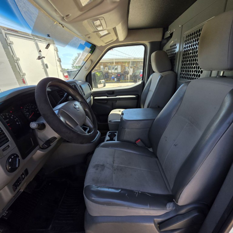 2017 Nissan NV Image 9