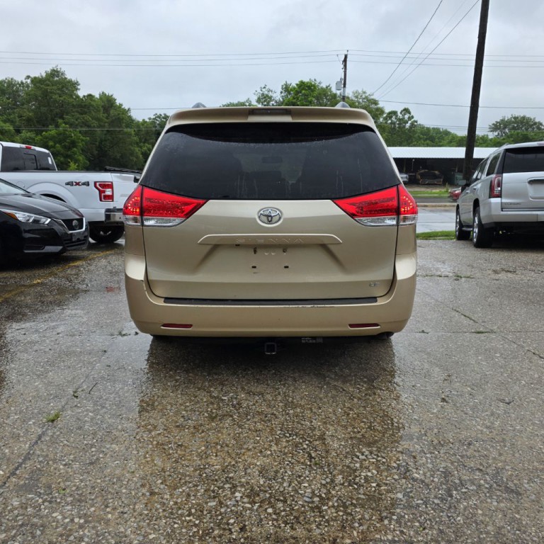 2013 Toyota Sienna Image 5