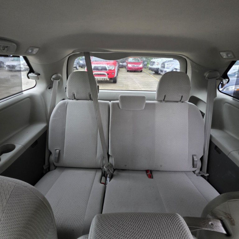 2013 Toyota Sienna Image 7