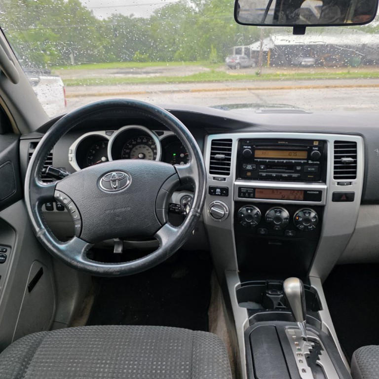 2004 Toyota 4Runner Image 11