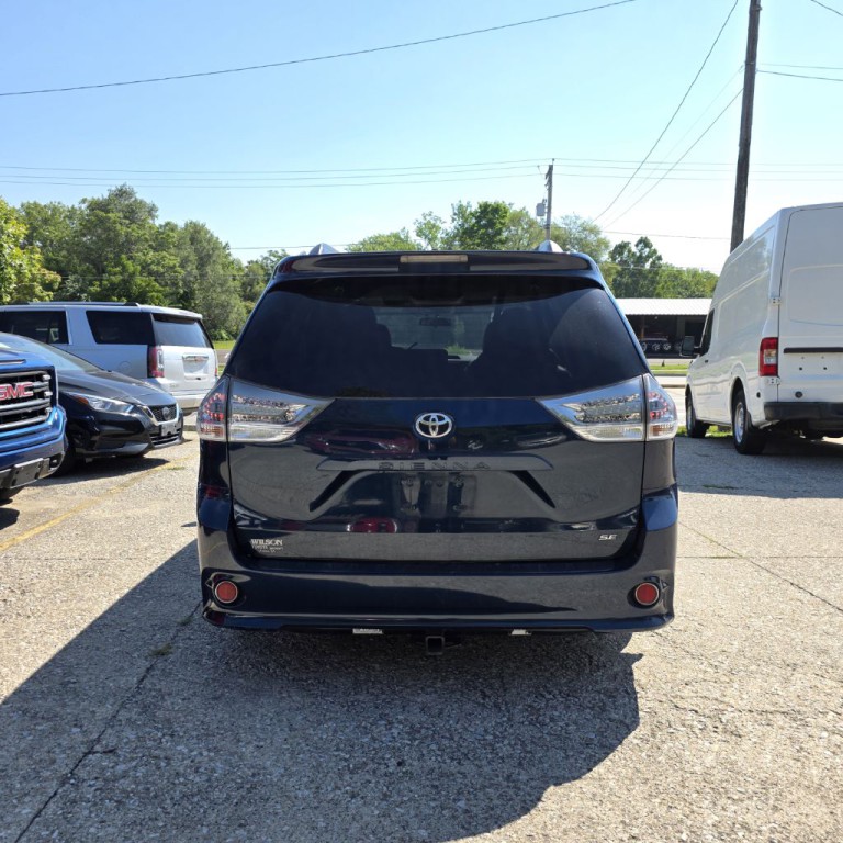 2011 Toyota Sienna Image 5