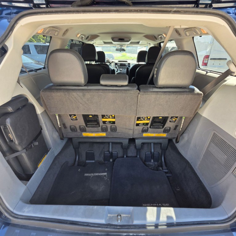 2011 Toyota Sienna Image 7