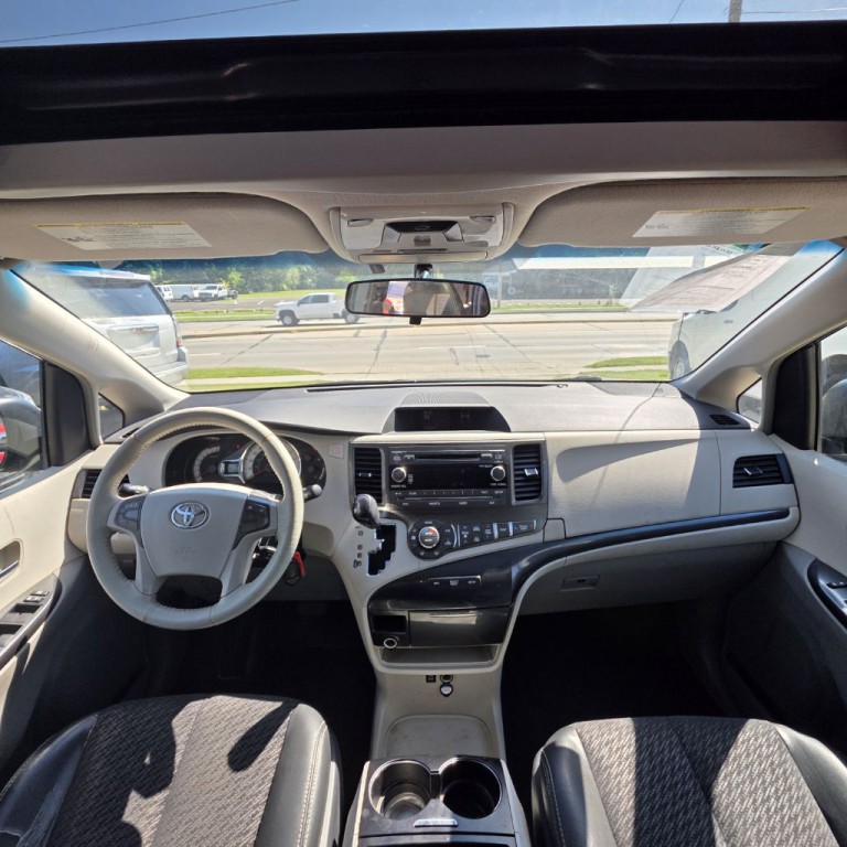 2011 Toyota Sienna Image 10