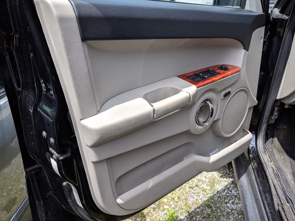 2006 Jeep Commander Image 9