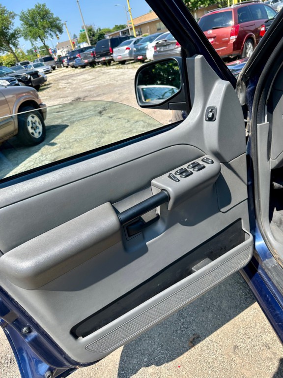 2003 Ford Explorer Image 8