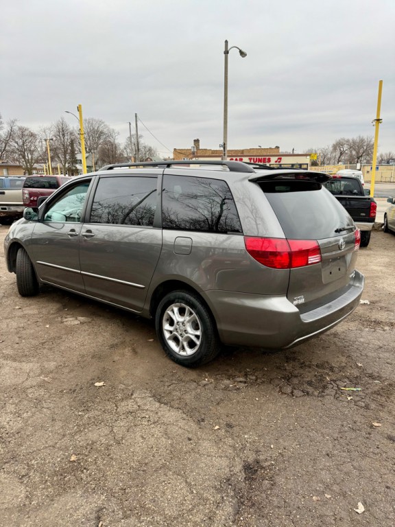 2005 Toyota Sienna Image 4