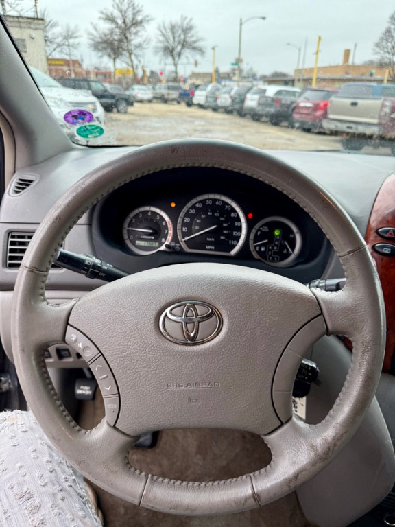2005 Toyota Sienna Image 10