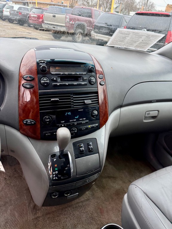 2005 Toyota Sienna Image 11
