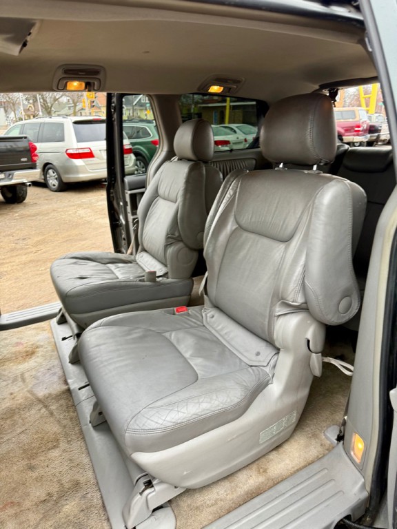 2005 Toyota Sienna Image 13