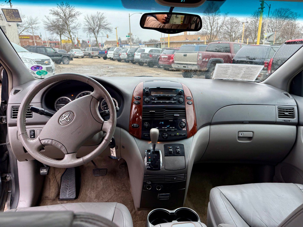 2005 Toyota Sienna Image 15