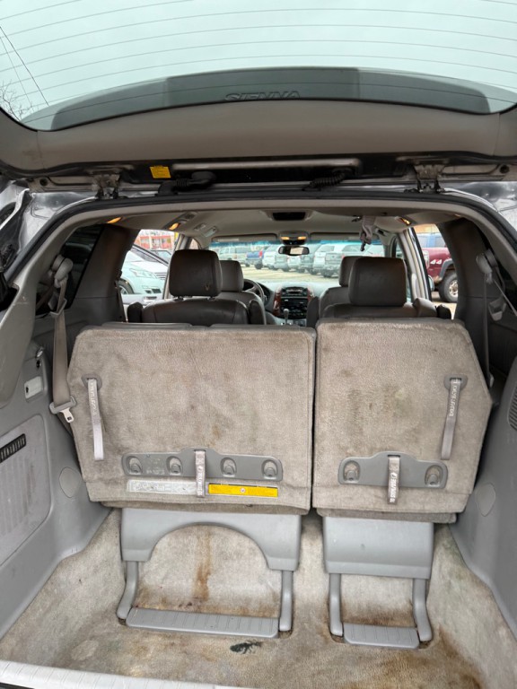 2005 Toyota Sienna Image 16