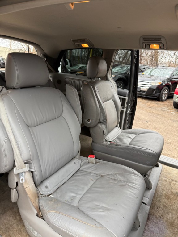 2005 Toyota Sienna Image 17