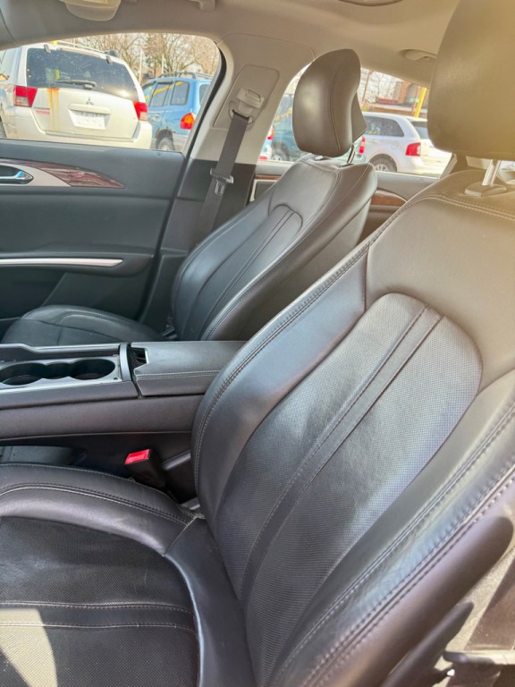 2014 Lincoln MKZ Image 10
