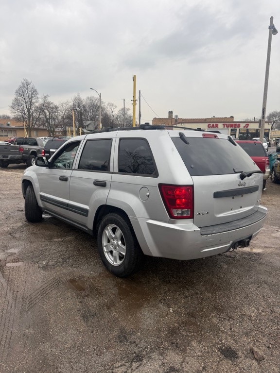 2005 Jeep Grand Cherokee Image 2
