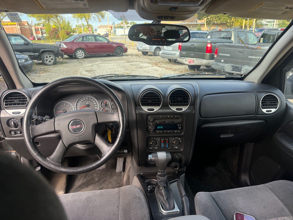 2006 GMC Envoy Image 13