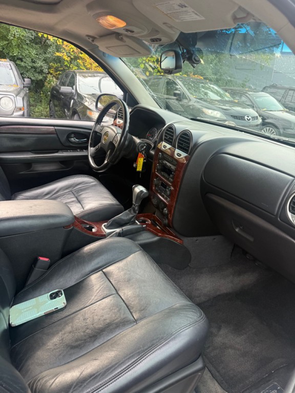 2008 GMC Envoy Image 17