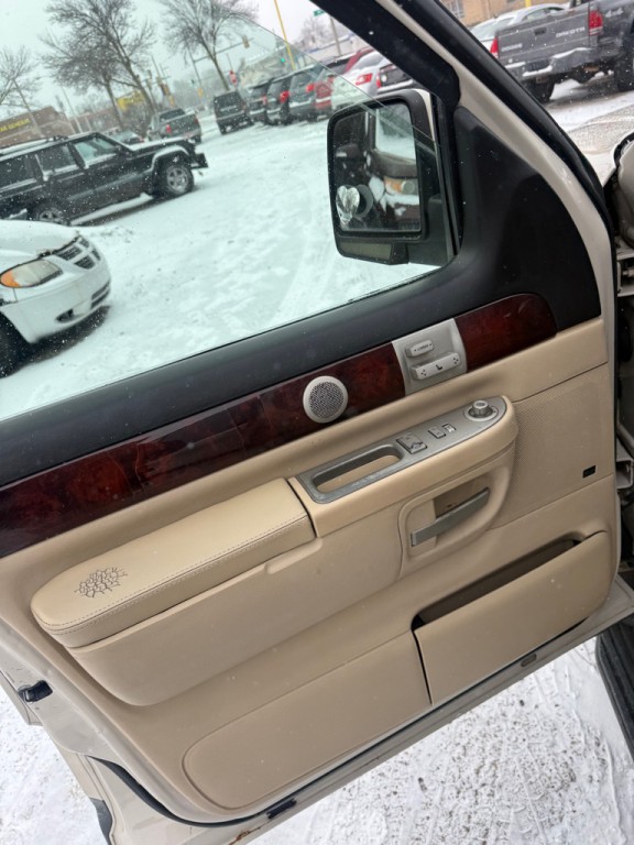 2005 Lincoln Aviator Image 7