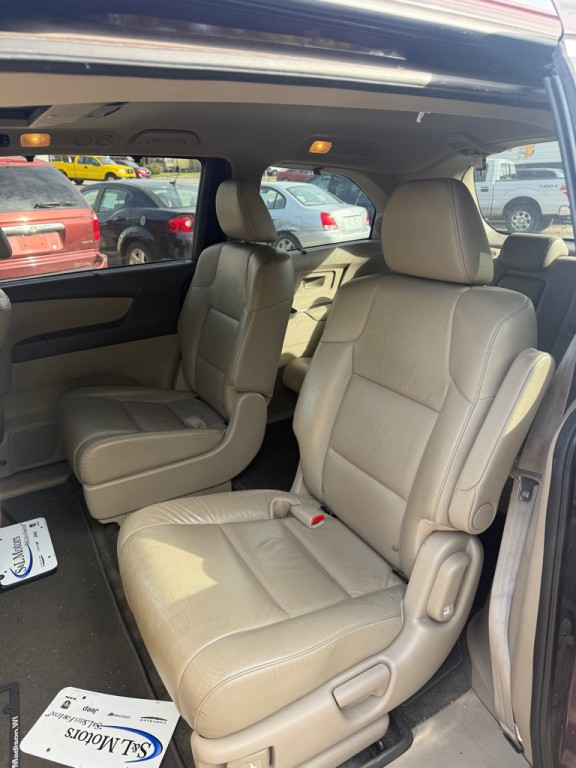 2011 Honda Odyssey Image 12
