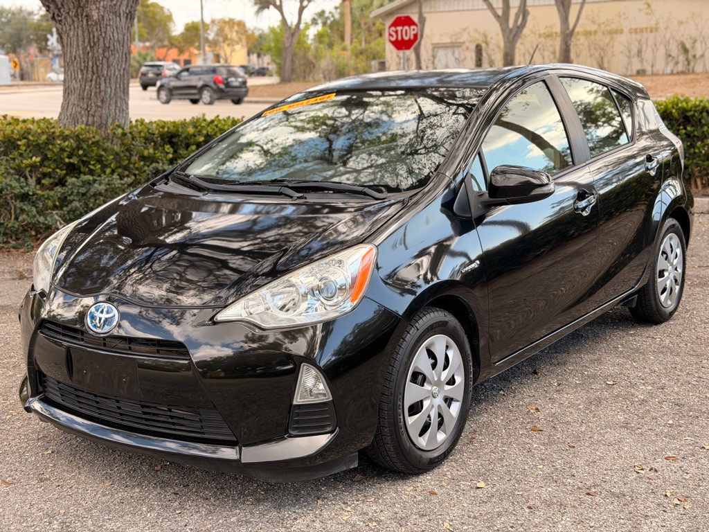 2014 Toyota Prius Image 16