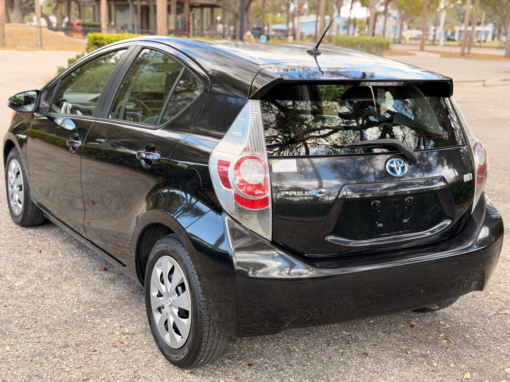 2014 Toyota Prius Image 17