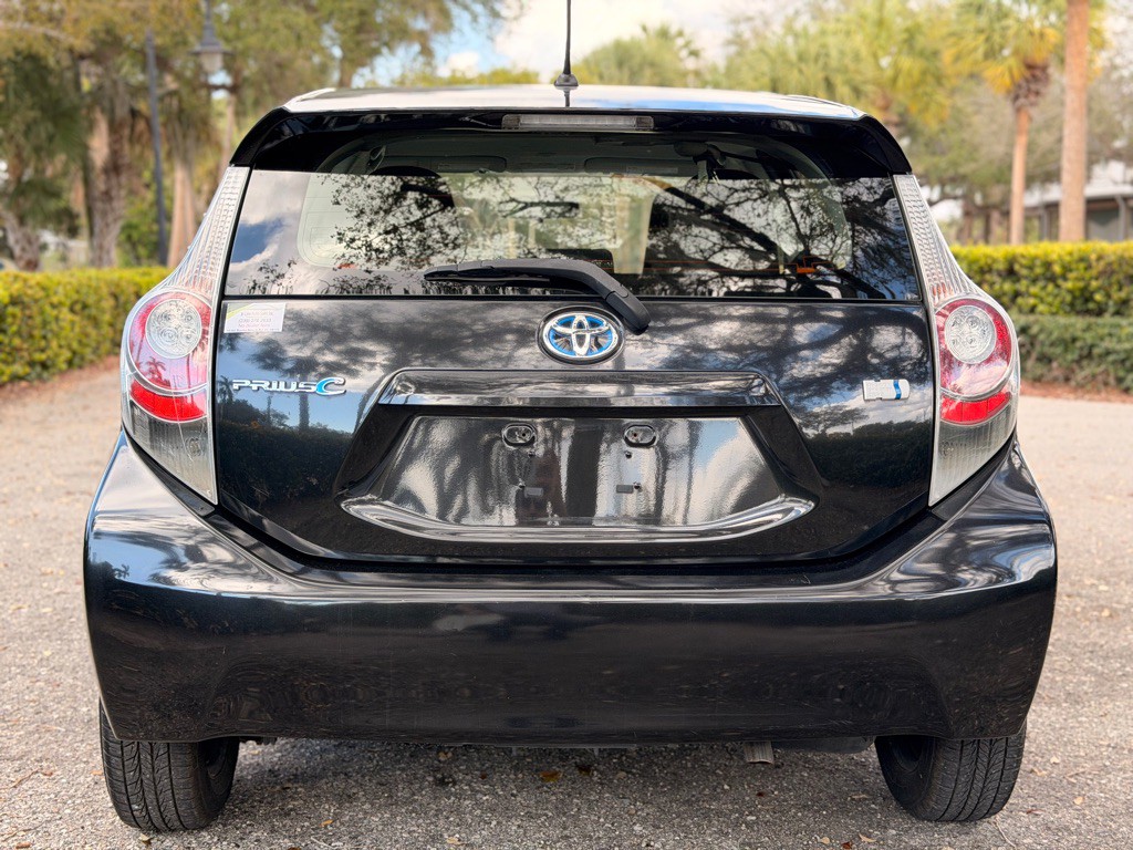 2014 Toyota Prius Image 18