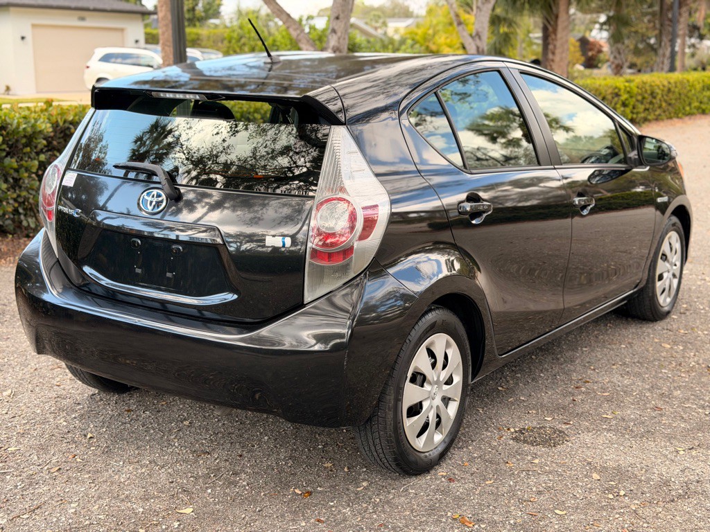 2014 Toyota Prius Image 19