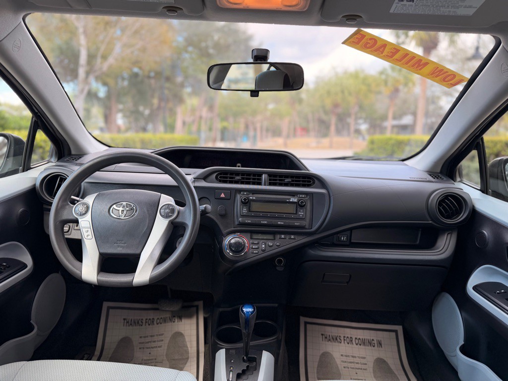 2014 Toyota Prius Image 23