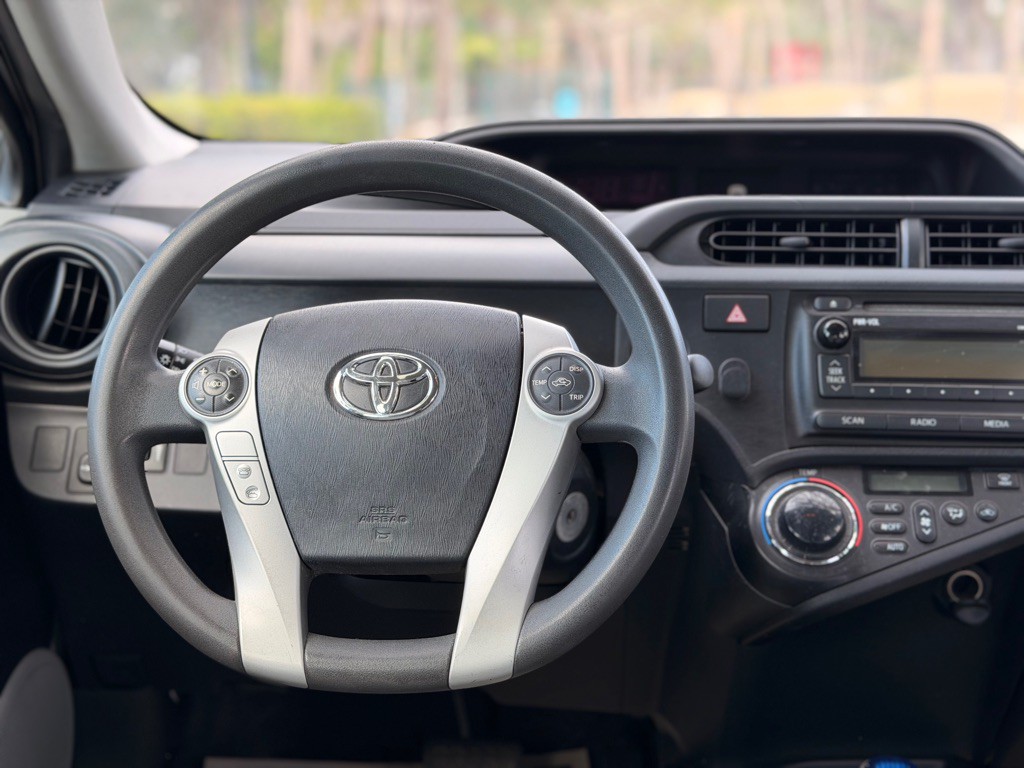 2014 Toyota Prius Image 24