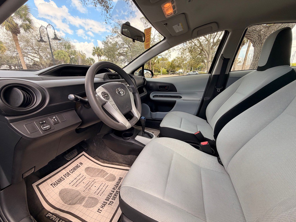 2014 Toyota Prius Image 26