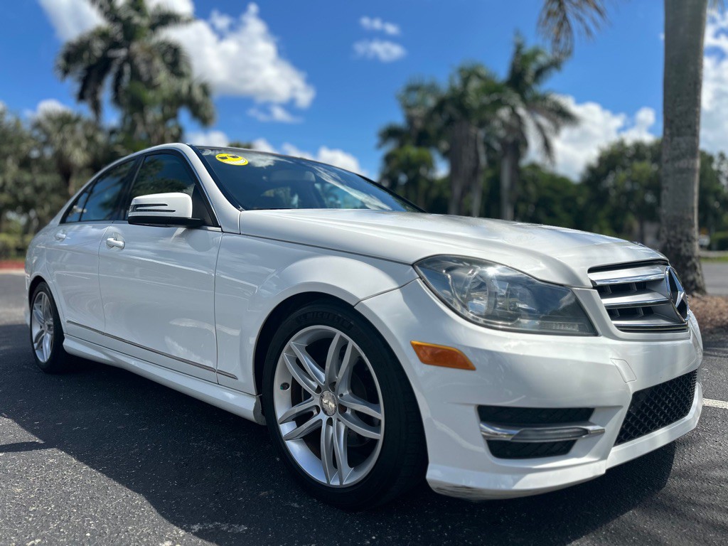 2013 Mercedes-Benz C-Class Image 3