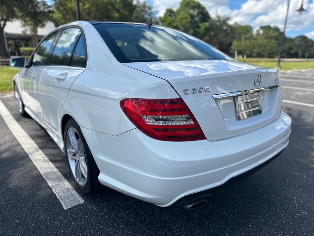2013 Mercedes-Benz C-Class Image 4