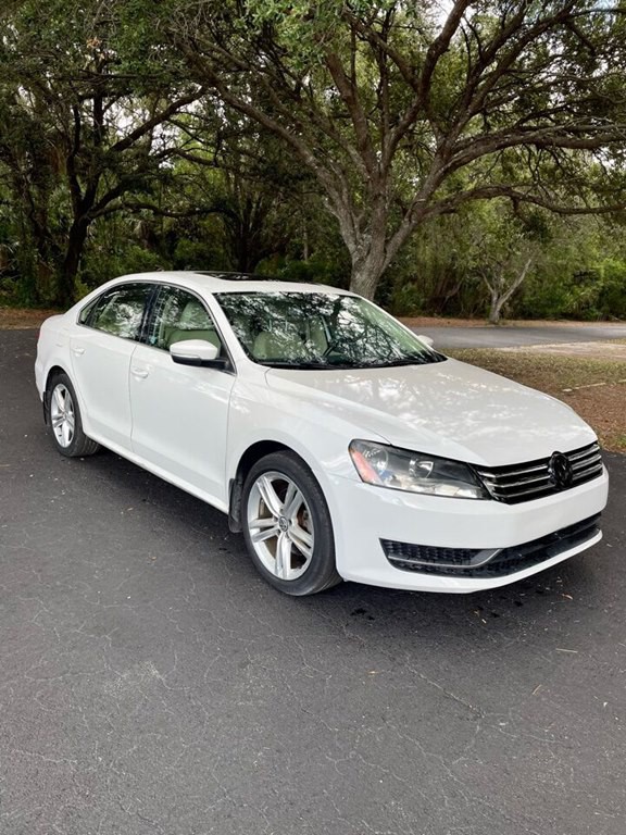 2014 Volkswagen Passat Image 1