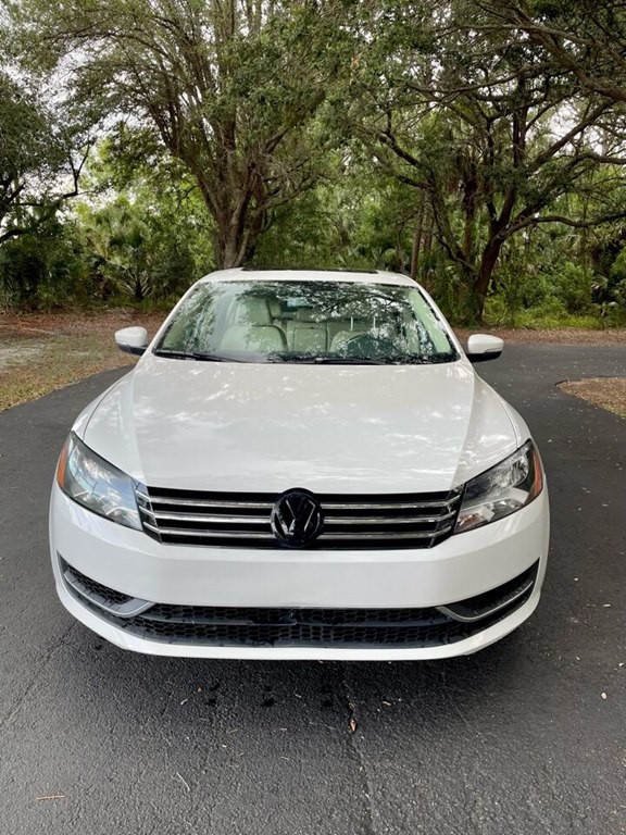 2014 Volkswagen Passat Image 2