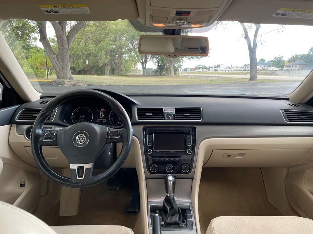 2014 Volkswagen Passat Image 9